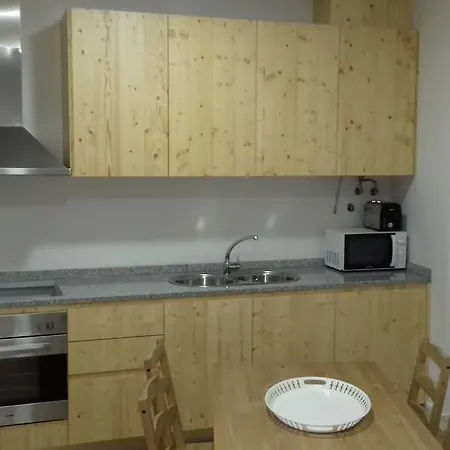 Guest house 4-As Andar-Moradia Castelo 4*